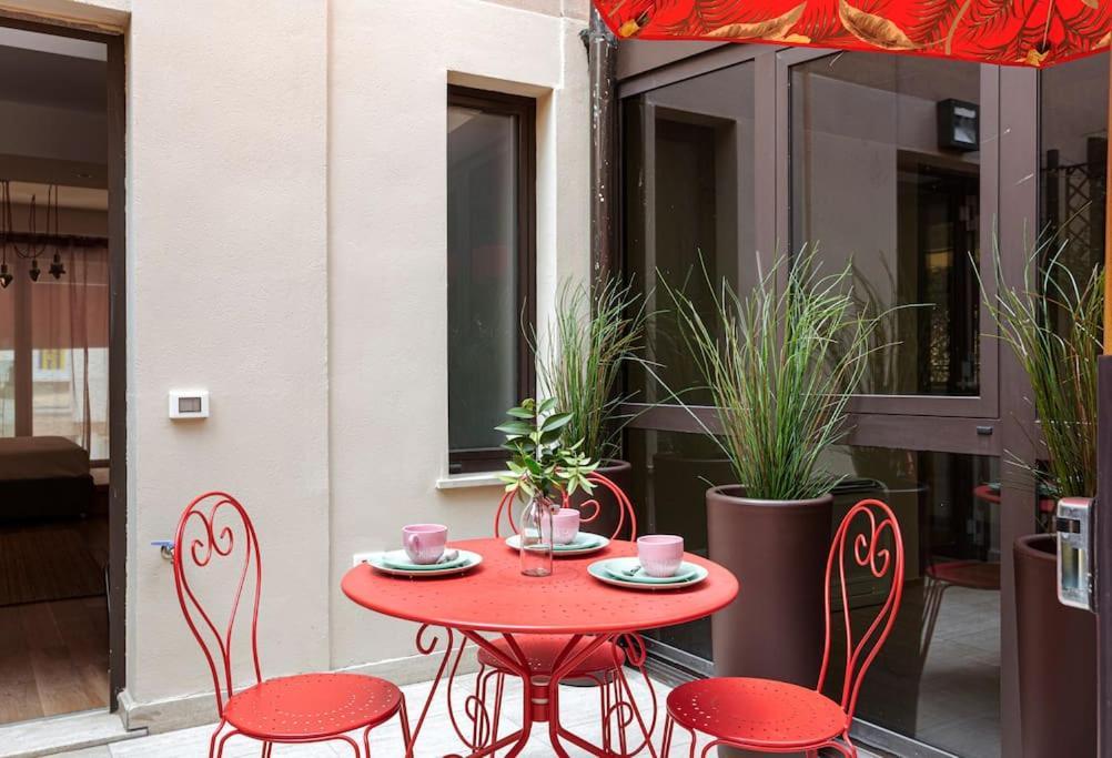 Amazing Apartment In Duomo Milano Esterno foto